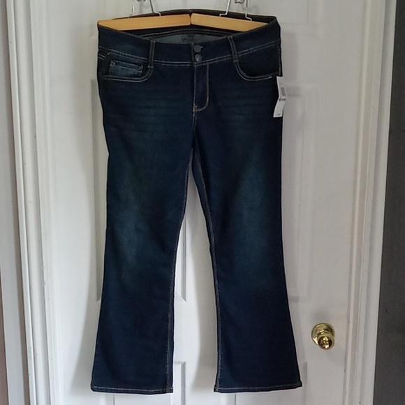 New! WallFlower Blue Jeans Size 11 Short Bootcut Curvy Contour Waistband - Picture 1 of 16